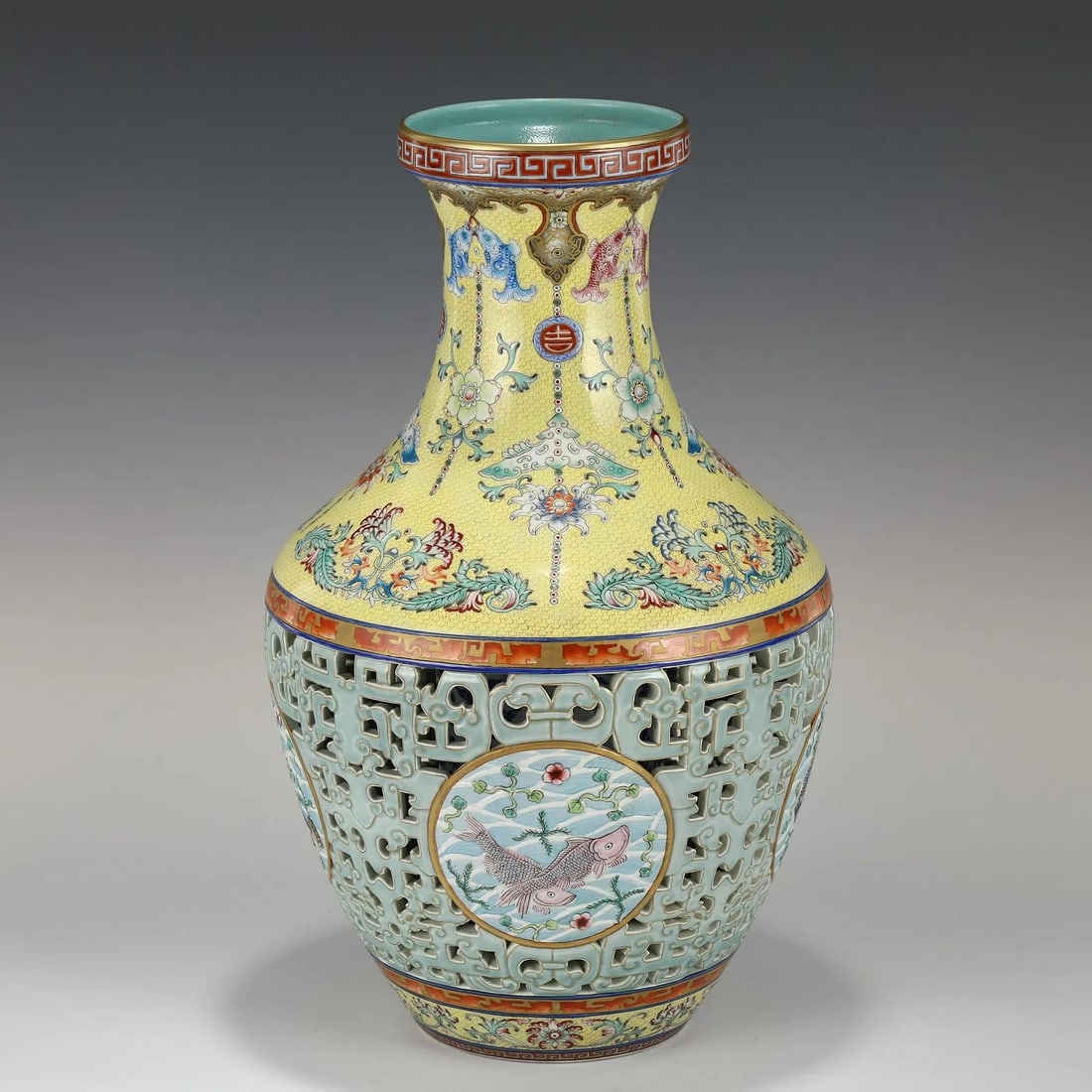 Chinese Qing Dynasty QianLong Famille Rose Flori Motif Porcelain Reward Vase.: Measurements: Height: 42 cm, Diam.: 24 cm. Chinese Qing Dynasty QianLong Famille Rose Flori Motif Porcelain Reward Vase. Potted in a reward shaped vase, globular body, long tapered neck with flaring o