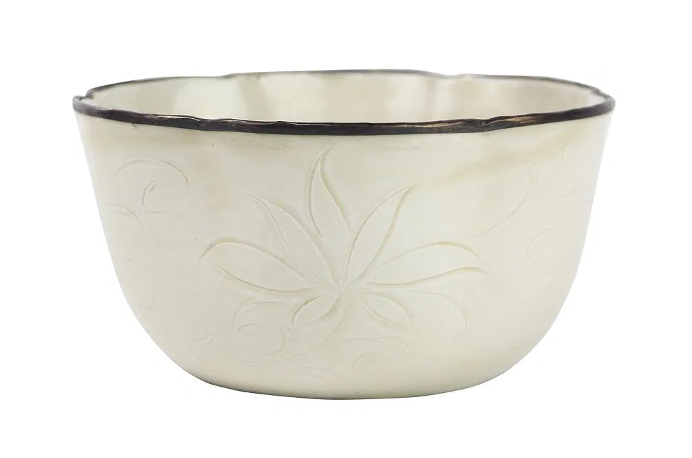 A Chinese Dingyao six-lobed deep bowl (1 of 4)