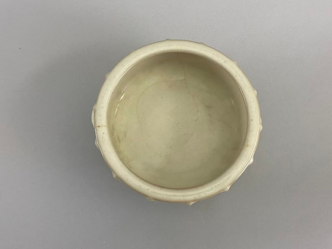 Chinese porcelain vase (1 of 7)