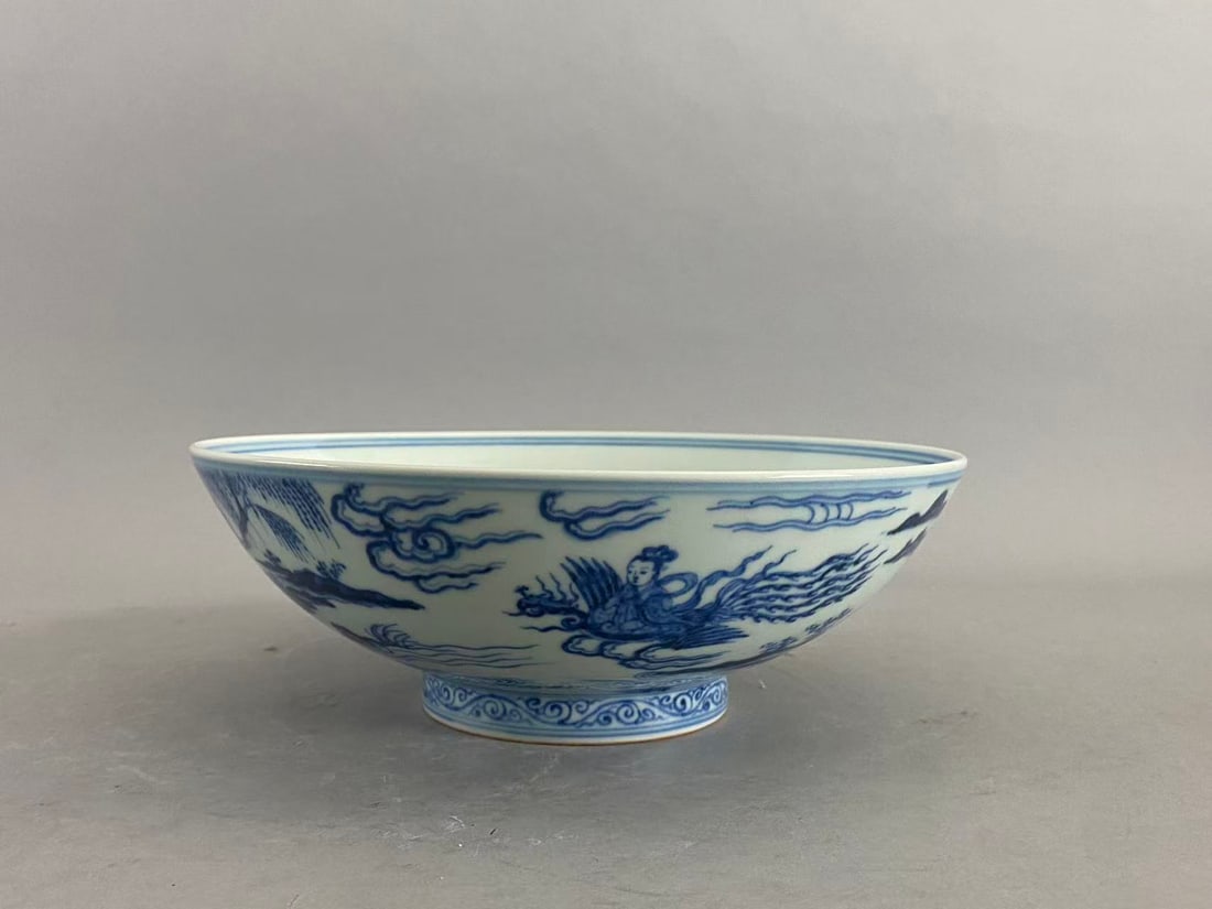 Chinese Asian blue and white porcelain bowl: Chinese Asian blue and white porcelain bowl