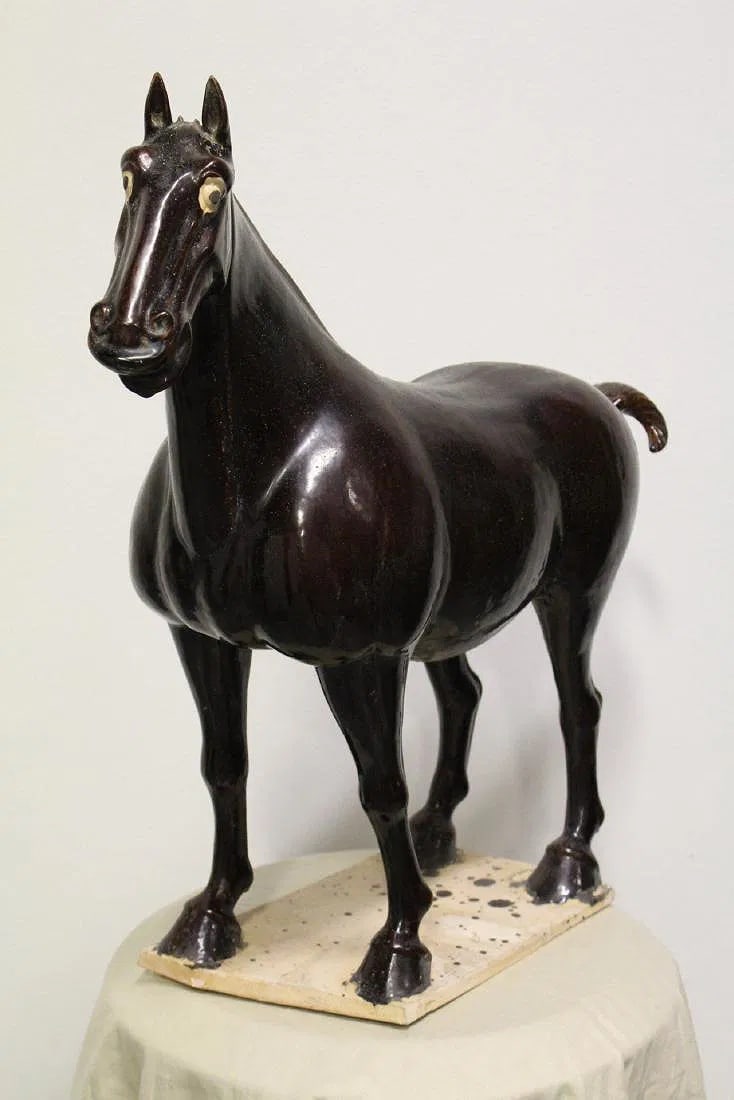 A large Chinese brown glazed pottery horse (1 of 10)