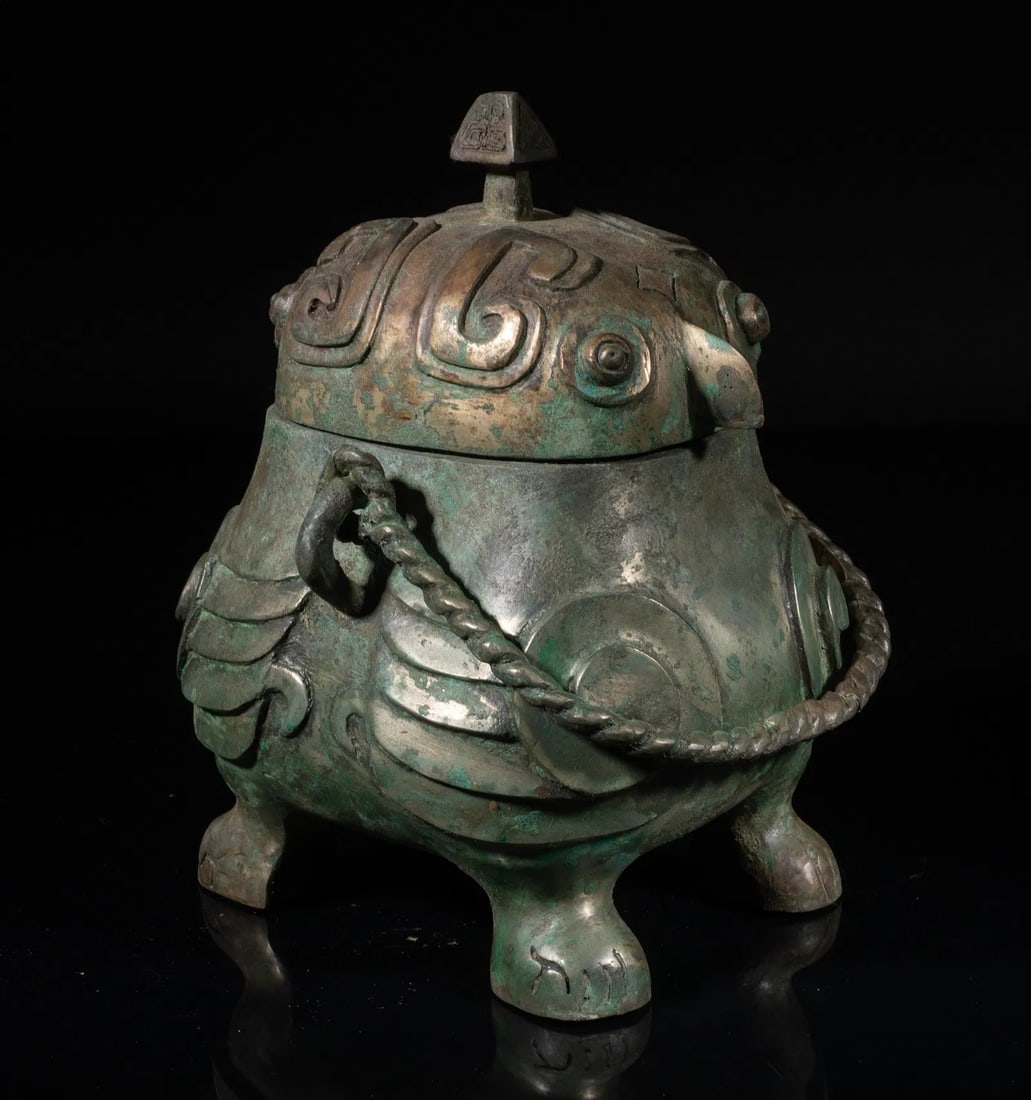 Rare Chinese Archaistic Bronze Zoomorphic Ritual Vessel (Zun), Taotie Mask Warring States / Han Dyn: Cast in special form of twin archaic birds, the head lid set with a cap finial, with a twisted handle. Approx. 7.2*5.6*4.8 inch.Chinese archaistic bronze ritual vessel masterfully cast in an unusual z