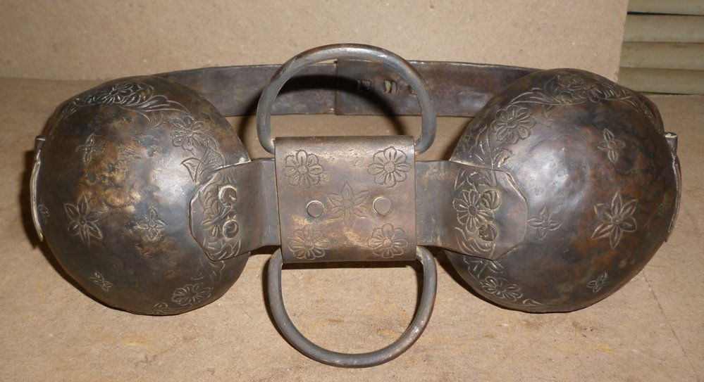 BREST BELT WOMEN ADJUSTABLE HAND CRAVED COLLECTORS SEE (1 of 8)