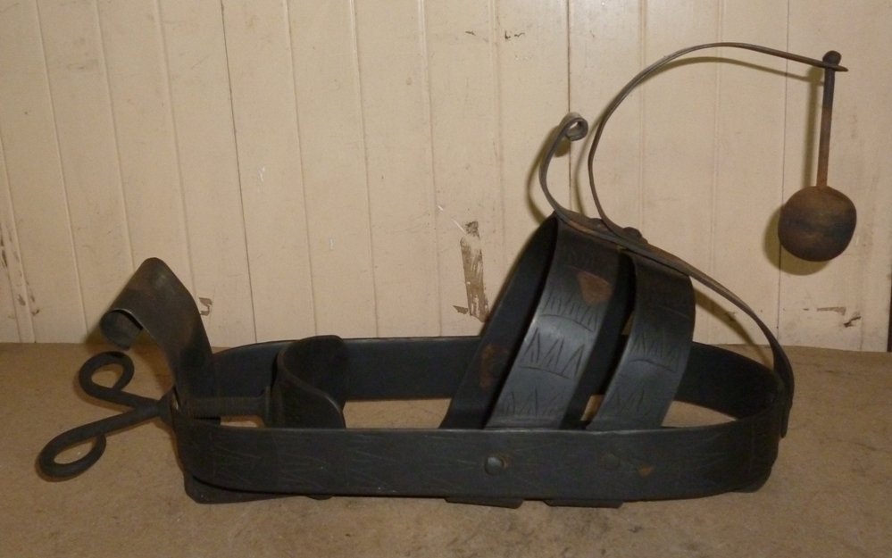 TORTURE SHOE RED HOT IRON HAND CARVED COLLECTORS SEE (1 of 12)