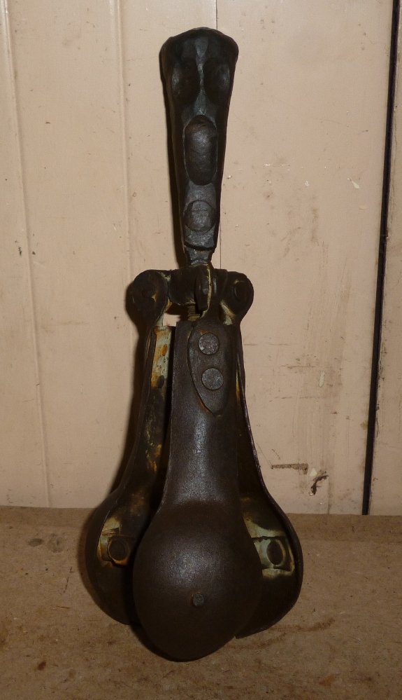 PEAR OF ANGUISH TORTURE HEAD KNOB 3 BLADES (1 of 9)