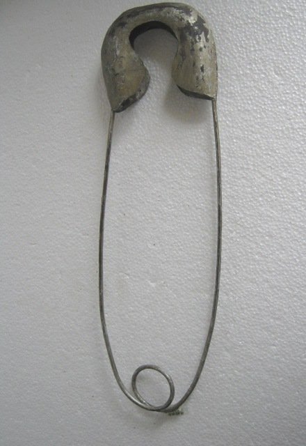 ANTIQUE SAFETY PIN TRADE SIGN , EMBOSSED / PAINTED (1 of 5)
