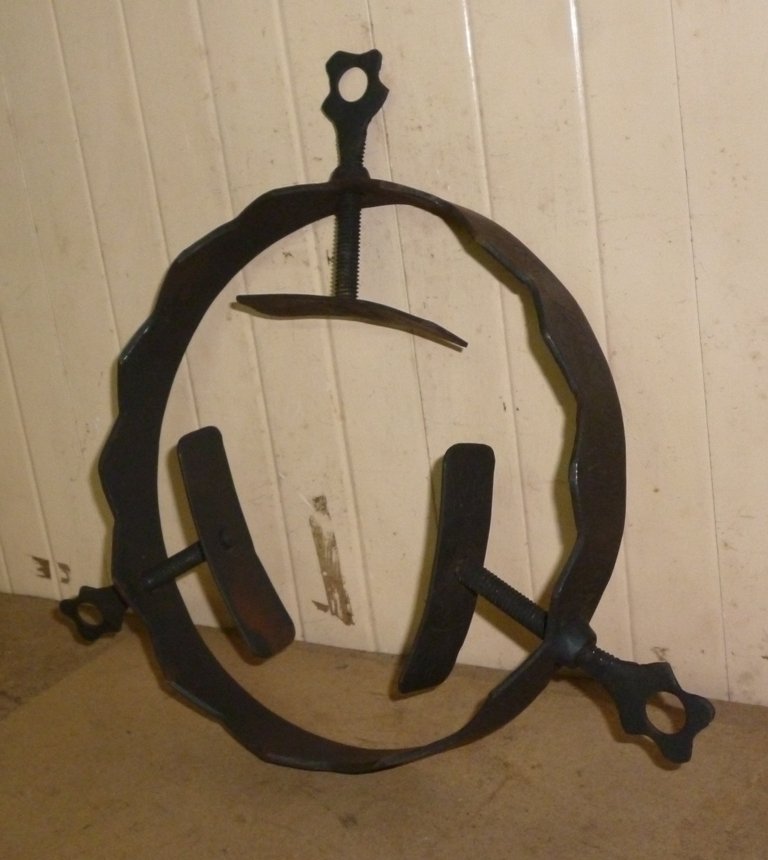 NECK CRUSHER TORTURE DEVICE HAND MADE / ENGRAVED (1 of 9)