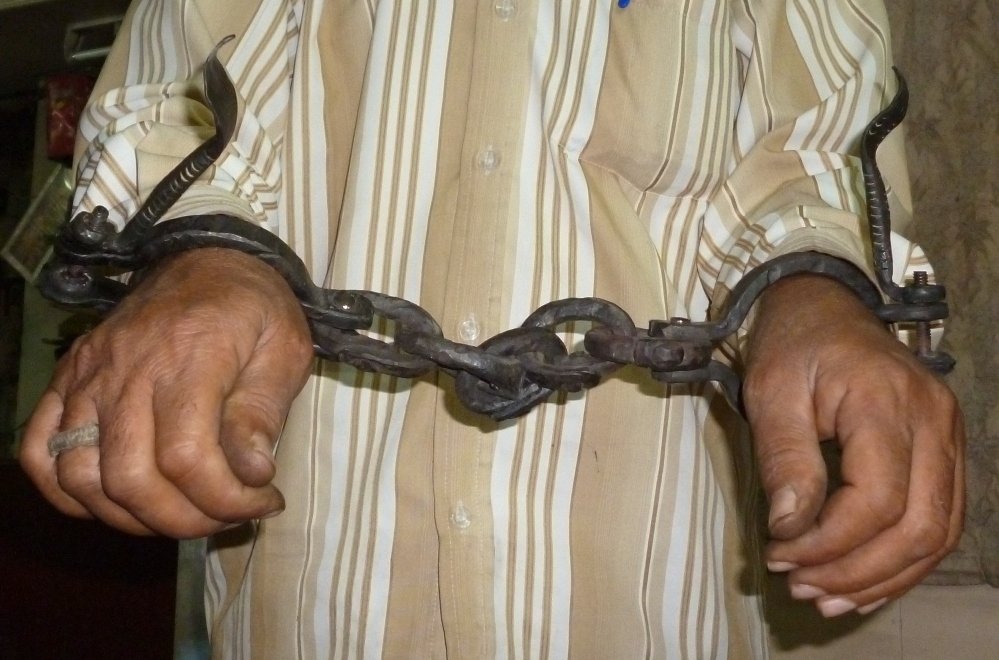 SHACKLE TRANSPORT SLAVE TRANSPORT SNAKE HAND FORGED (1 of 20)