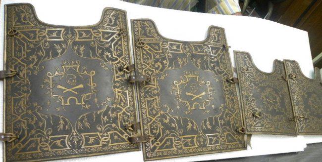 ANTIQUE PERSIAN WARIOR CUIRASS CHAR-AINA 4PLATES DEVIL: AMAZING RARE TO FIND WARRIOR CUIRASS 4 CHEST PLATES, ENGRAVED DEMON DEVIL FACE ON ALL 4 PLATES.DOCUMENTED : ALMOST SIMILAR CUIRASS IS AT HERMITAGE MUSEUM ST. PERTERBURG RUSSIA. Province : Persian./ As
