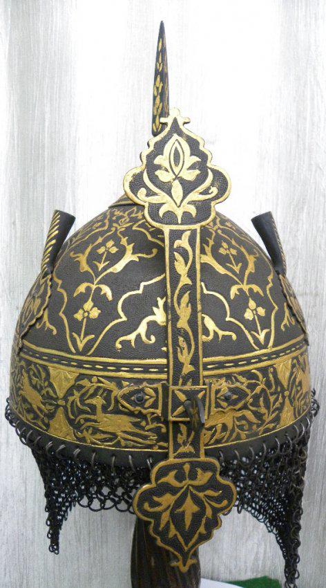 RARE PERSIAN WARRIOR HELMET RIM ENGRAVED HUNTING FIGURE (1 of 8)