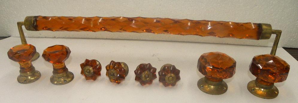 GLASS COLORED BATH ROOM TOWEL HANGER DOOR KNOB (1 of 7)