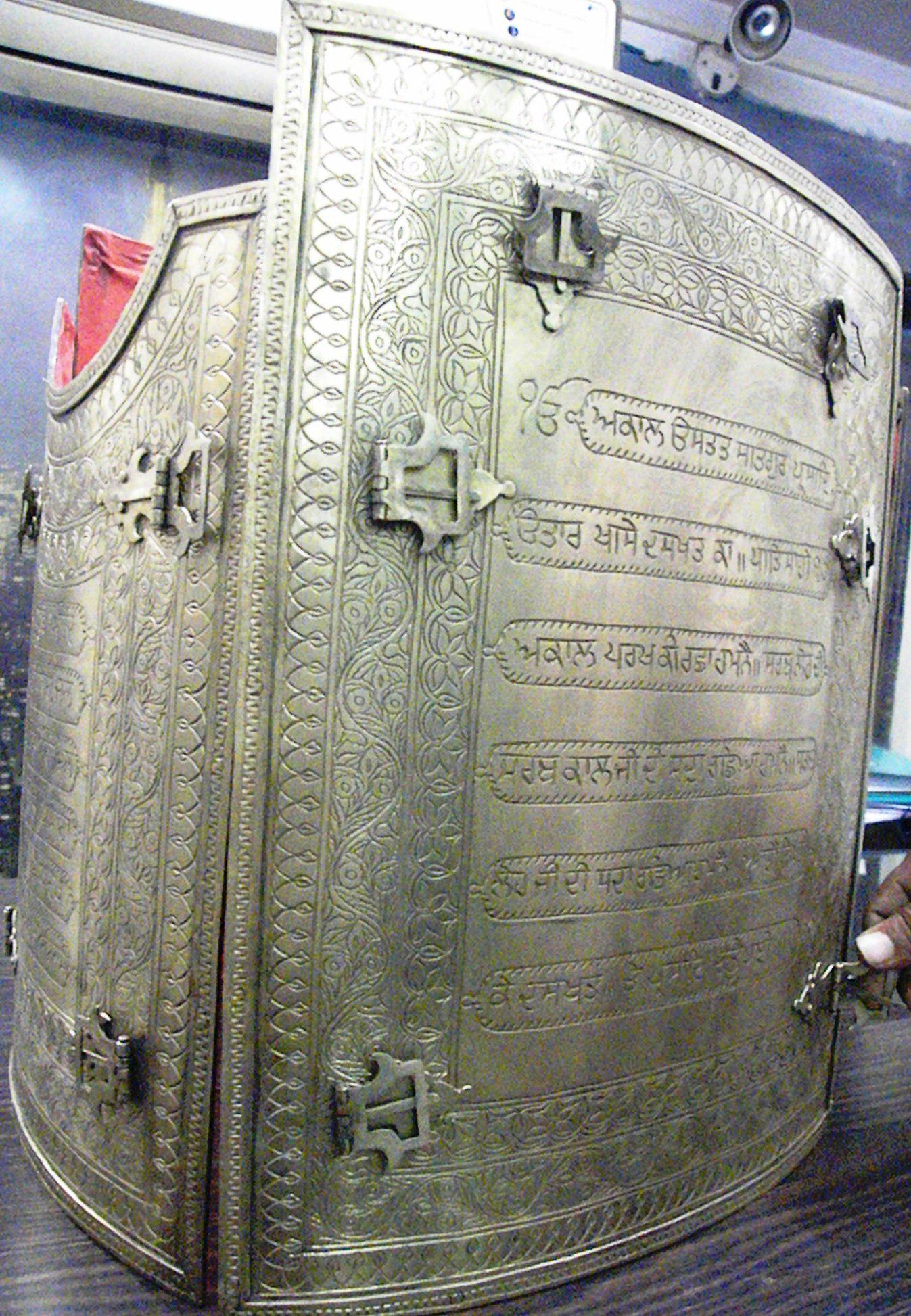COLLECTABLE SIKH WARRIOR CUIRASS WITH GURBANI ENGRAVED: SIKH WARRIOR CUIRASS PLATES WITH RELIGIOUS GURBANI. The first image is only for reference and not for sale, Image courtesy for site. Province : Asia. Dated : Unknown . Made : Made of hand forged steel