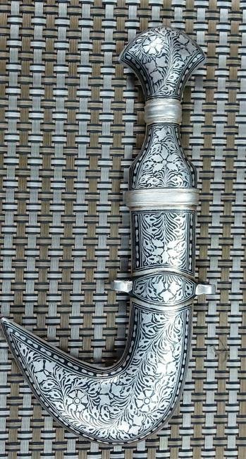 RARE PERSIAN MUGHAL SILVER GOLD CURVED DAGGER & COVER (1 of 7)