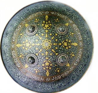 ARMOR EXCEPTIONAL RARE PERSIAN WARRIOR SHIELD ARABIC CALLIGRAPHY CHISELED FLORAL: Indo -Persian shield convex form circular shape . Arabic inscription at bottom rim, from holy book Koran to invoke GOD'S power andblessing to win a battle. Made of hand forged hand hammered and hand c