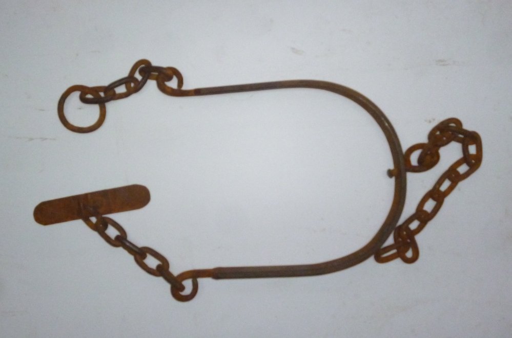 OLD SLAVE TRANSPORT STEEL COLLAR CHAIN HAND FORGED (1 of 7)