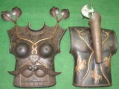 ARMOR MUSEUM LEVEL ASIAN FEMALE WARRIOR CHEST PLATE2 SIDES SNAKE HEAD FIGS 2 DAGGER RARE