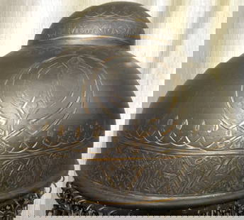 ARMOR SIKH WARRIOR BATTLE HELMET BUMP TOP 4 SYMBOLIC KHAND ENGRAVED TO FIT HAIR KNOT OF SIKH WARRIOR: Province : Asian. Make : Made of Hand forged steel , hand hammered and hand chiseled engraving. The Sikh soldiers used oval helmets with bump so that their long hairs knot could fit easily in the bump