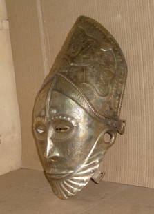 RARE BEAUTIFUL WARRIOR STEEL MASK CROWN SILVER PLATED ENGRAVED: RARE OLD WARRIOR STEEL MASK WITH CROWN HAND ENGRAVED AND EMBOSSED SILVER PLATED MADE WITH DETAILED WORK OF STEEL.FACE MASK IS BEAUTIFULLY HAND MADE BY SOME MASTER ARTIST WITH DETAILED WORK. FITS WELL