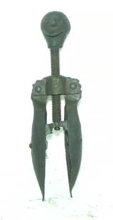 PEAR OF ANGUISH HAND FORGED 2 LEAVES EVIL HEAD KNOB: The pear instrument was inserted into the victim orifices: vagina of women, the anus for homosexuals and the mouth which must be very painful. This pear has two leaves which opens when turn top knob.