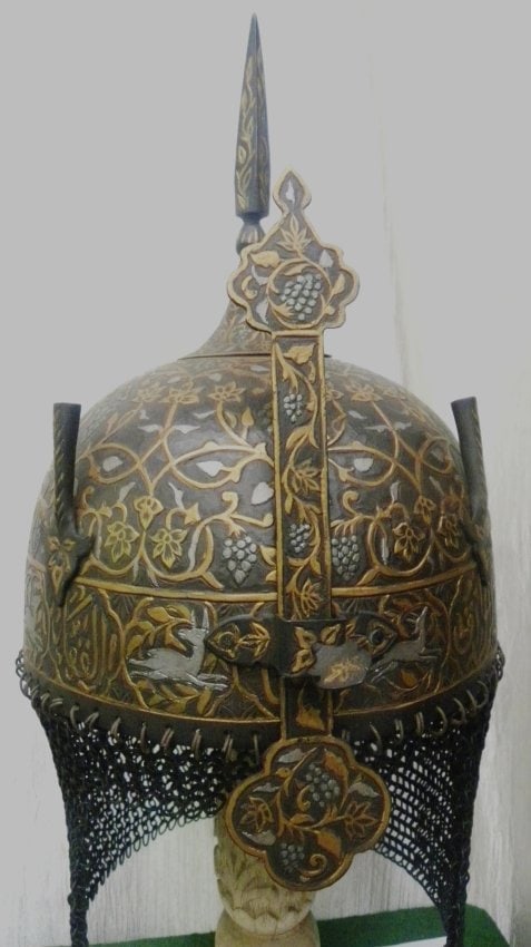 HELMET INCREDIBLE ARABIC CALLIGRAPHY SKULL ANIMALS INCREDIBLE FLORAL: Helmet incredible Made : Hand forged steel , hand hammered and hand chiseled , skull made in one piece , the riveted crown Plate with screw mounted, quadrangular spike. Nasal guard : The movable nasal