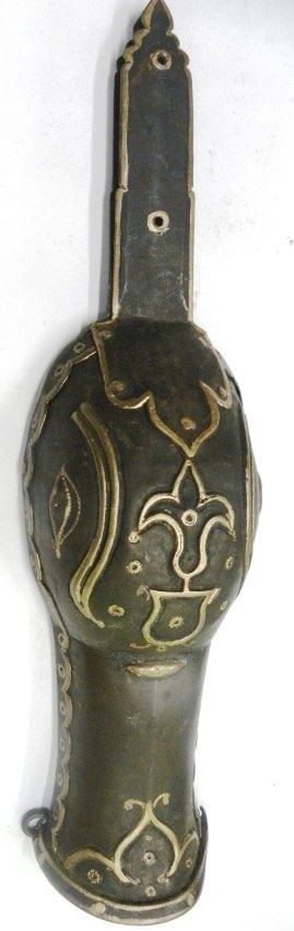 GAUNTLET WORD BRASS EFISH EYE FIGURES INCREDIBLE: Blade Length 5.25" (approx.) Overall Length15.75" (approx.)Weight: 696 gms. . Mounting Brass Gauntlet Condition*Good, please refer to photographs. Brass Gauntlet Pata hand engraved eyes figures, flowe