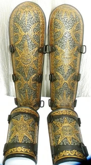 INCREDIBLE ARM GUARDS PAIRSUN FIG RAY CHISELED MEDLLIONS FLOWERAL MOTIFS ENGRVED PADDED COTTN ROPES (1 of 8)