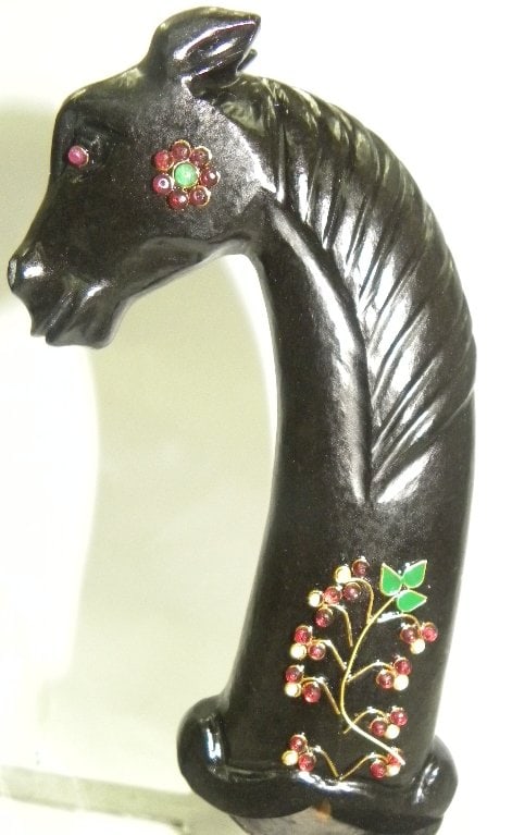 ANCIENT INCREDIBLE ANCIENT JADE BLACK HORSE DAGGER HANDLE GEMS STUDDED: Description:This beautifully crafted black horse head figurine features a and a gracefully curved neck, symbolizing strength, elegance, and positive energy. The design is enhanced with intricate flora