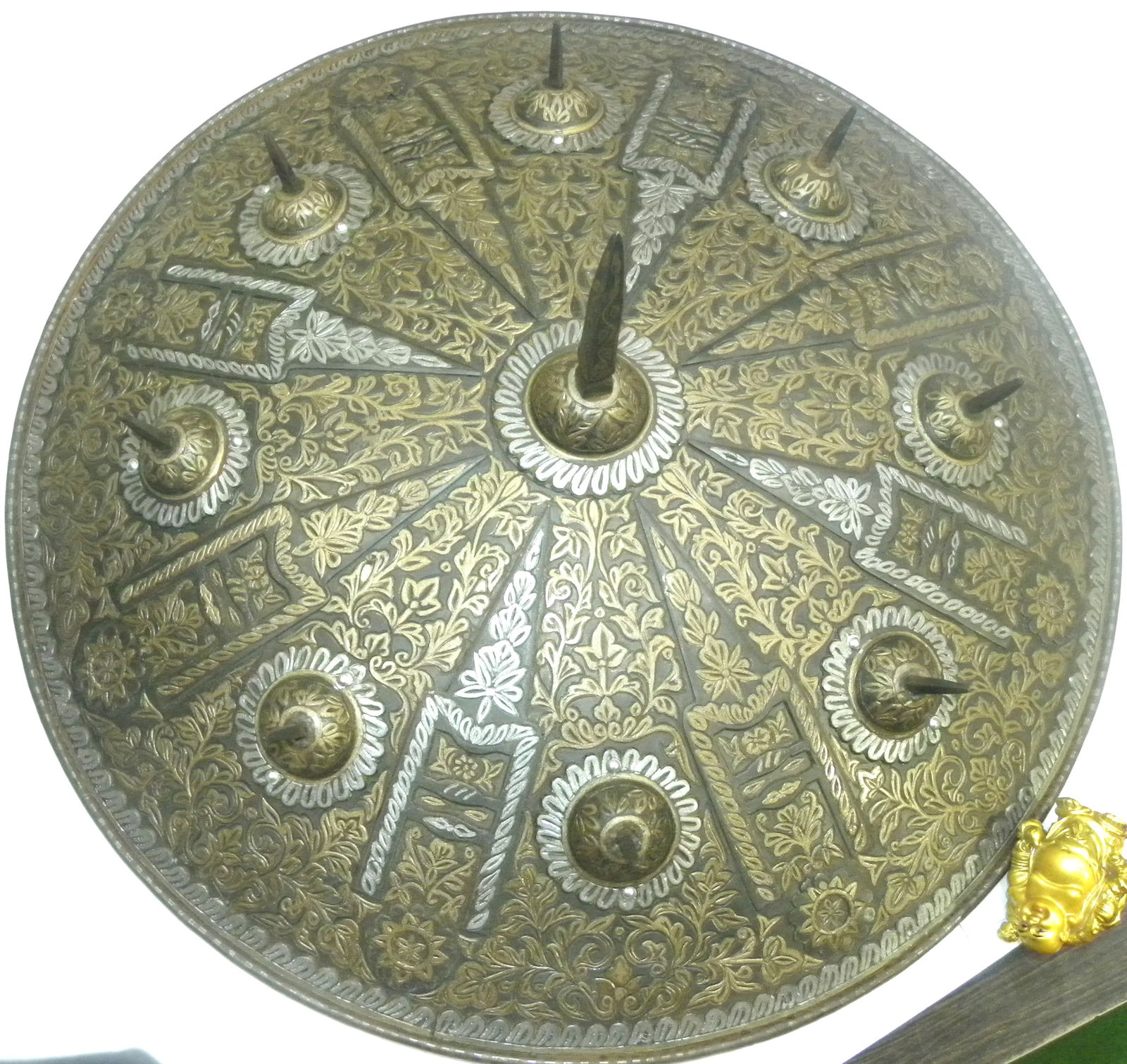 ANICENT ORNATE SHIELD FITTEDWITH ORIGINAL DAGGER & SPIKE SUFACE ENGRAVED FLORAL LARGE SIZE (1 of 4)