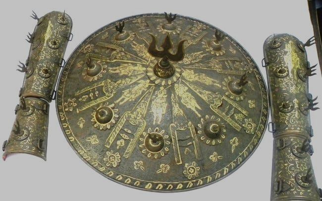 ANCIENT SHIELD & ARM GUARD SET INSERTED ORIGINAL DAGGERS & TRIDENT WARRIOR ON HORSE WITH ARMOR (1 of 9)