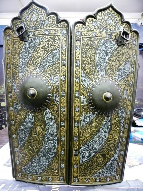 ANCIENT FEMALE WARRIOR CHEST PLATE 4 SIDES VINE BANDS CARVED SPIRALING SEGMENTS MEANDERING FLOWERING: Female warrior chest plate 4 sides engraved vine bands spiraling segments meandering engraved flowral and tendril Made: Made of hand-forged steel, hand hammered and hand chiseled. Surface: Decorated w