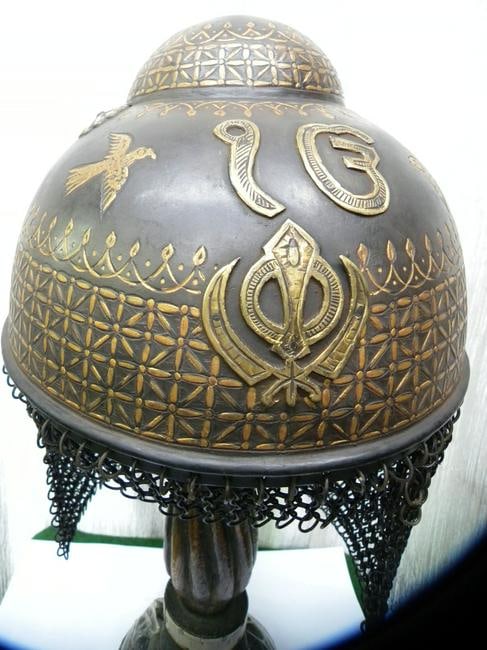 ANICENT SIKH WARRIOR BATTLE HELMET BUMP TOP KHANDA SYMBOL & HOLY SIKH KHANDA SIGN FLYING BIRDS BRASS (1 of 8)