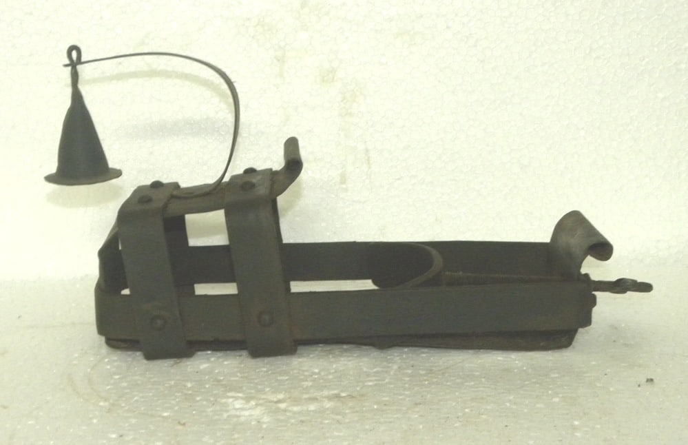 TORTURE SHOE HANDMADE OF STEEL BELL TOP PUNISHMENT / TORTURE (1 of 7)