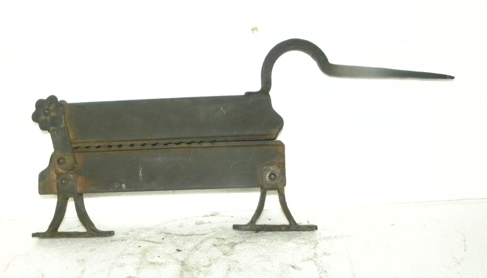 TORTURE DEVICE FINGURE CRUSHER ENEMY ATTACK PLANS STEEL (1 of 9)