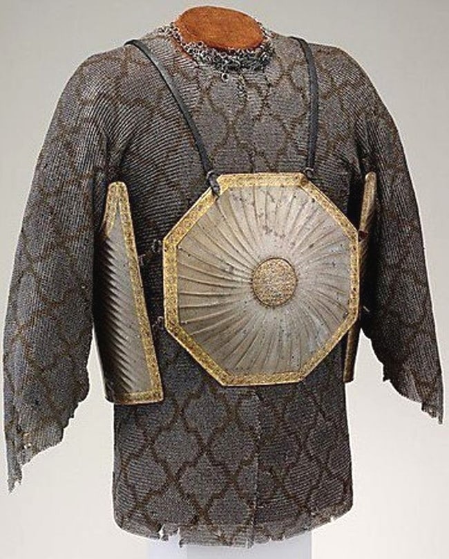 AUTHENTIC OLD STOCK ANCIENT CHEST PLATE 4 WAY UNUSUAL SHAPE USED BY WARRORS: This Indo-Persian steel chest plates is a traditional forearm defense used by warriors of the Mughal and regional courts. The arm guard features an octagonal central plate with radiating fluted ribs a