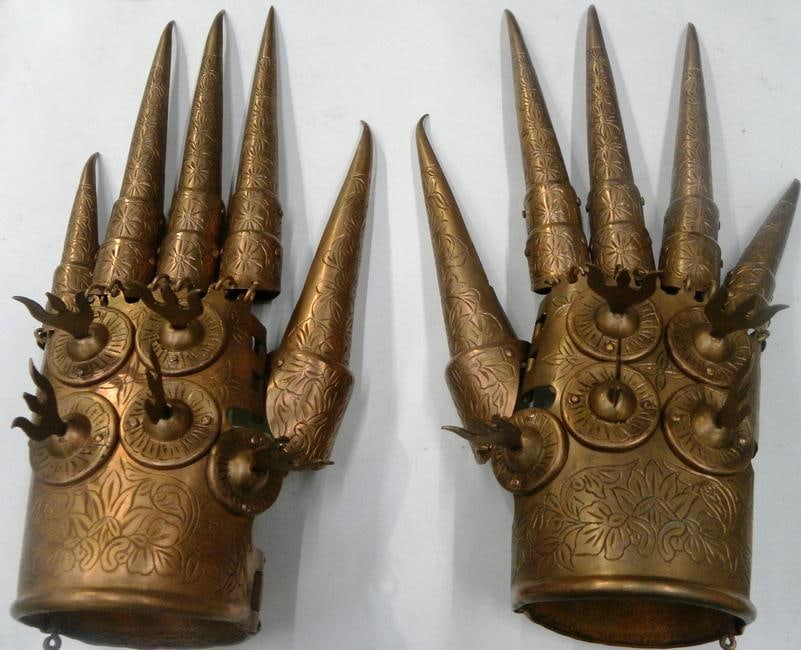 INCREDIBLE CUP ARM DYNASTY EXQUISITE 3 WAY TRIDENT TEN NUMBERS SURFACE FLORAL COPPER FINGER BEND: Amazing rare finding cup arm with 3 way ten trident copper plated. Made: Made of hand forged steel, hand hammered and hand chiseled copper plated . Surface: The cup arm entire surface bears an elabora