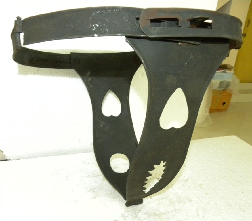 WOMAN CHASTITY BELT MAY NOT HAVE SEX WITH OTHERS (1 of 8)