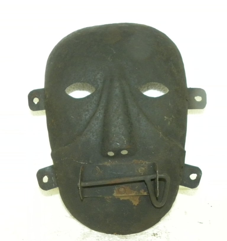 PUNISHMENT MASK LIPS LOCK HAND FROGED STEEL (1 of 7)