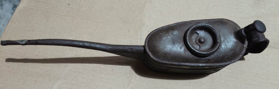 ANTIQUE OIL CANE MADE IN ENGLND WORKING 12 INCHES LONG (1 of 5)