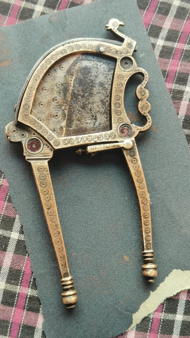 ANTIQUE BRASS NUT CUTTER PEACOCK IMAGES ENGRAVED ALL OVER TO DESIGN (1 of 1)