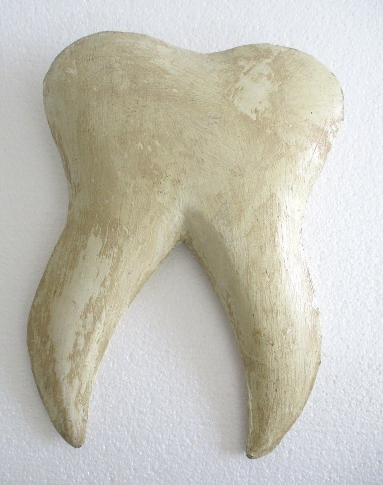 Dentist's advertisement trade sign tooth: Dentist's advertisement trade sign tooth .Size : 11.00 x 7.90 x 2.00 inch .Ref : LA 47