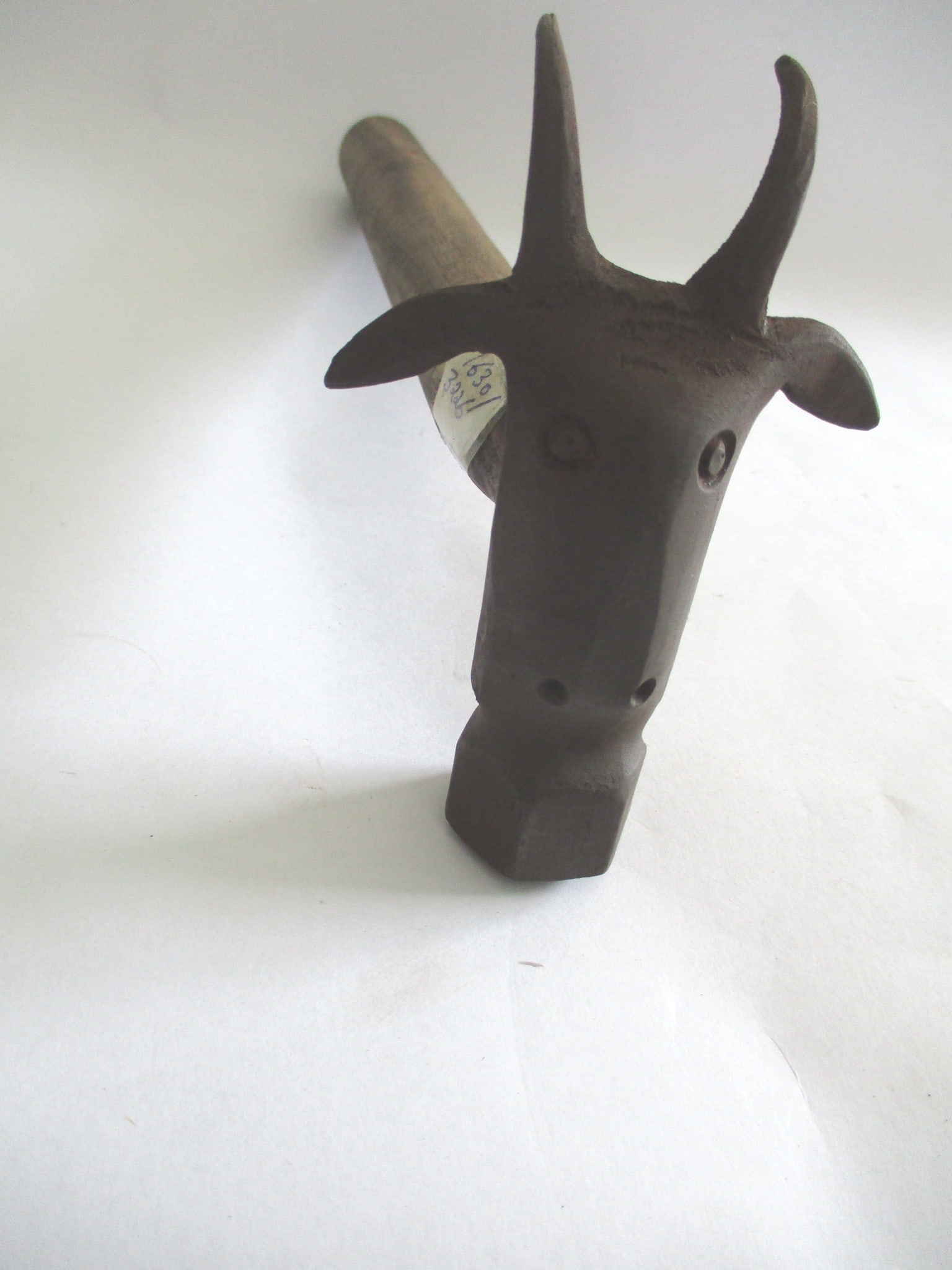 ANTIQUE OLD HAMMER TOOL ANIMAL SHAPE UNUSUAL RARE: ANTIQUE OLD HAMMER TOOL ANIMAL SHAPE UNUSUAL RARE .The size is : 12.50 x 4.50 x 3.00 inch .Ref: 1630 / 3226 .