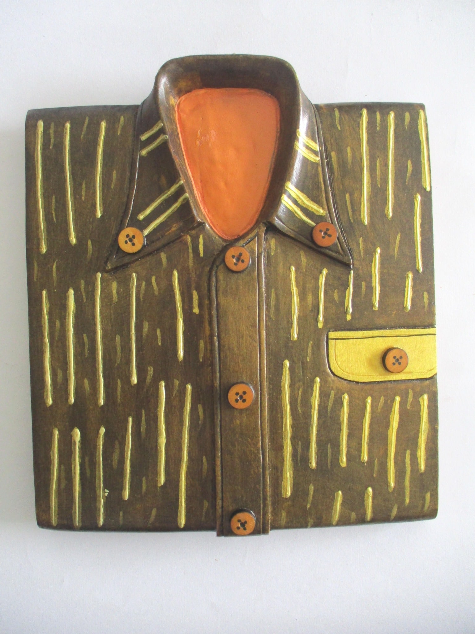 WOODEN SHIRT WALL DECOR HANGING HAND CRAFTED RARE AND UNUSUAL .: WOODEN SHIRT WALL DECOR HANGING HAND CRAFTED RARE AND UNUSUAL .The size is 9.50 X 8.20 X 1.25 inch . Ref : 1653 / 19326 .