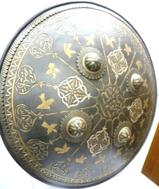 STUNNING SHIELD 15 FLYING BIRDS ENGRAVED MEDALLIONS WITH ARABIC INSCRIPTION (1 of 7)