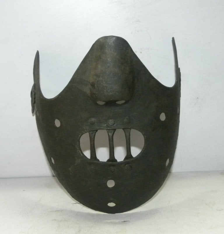 RESTORED BRANK SCOLDS BRIDLE PRISONER SHAME MASK MOUTH JAIL: Unique RESTORED half shame / torture mask hand made of steel, mouth jail design. This mask was use to make wear to person who does speaks wrong / bad about others and tie in public place where maximum