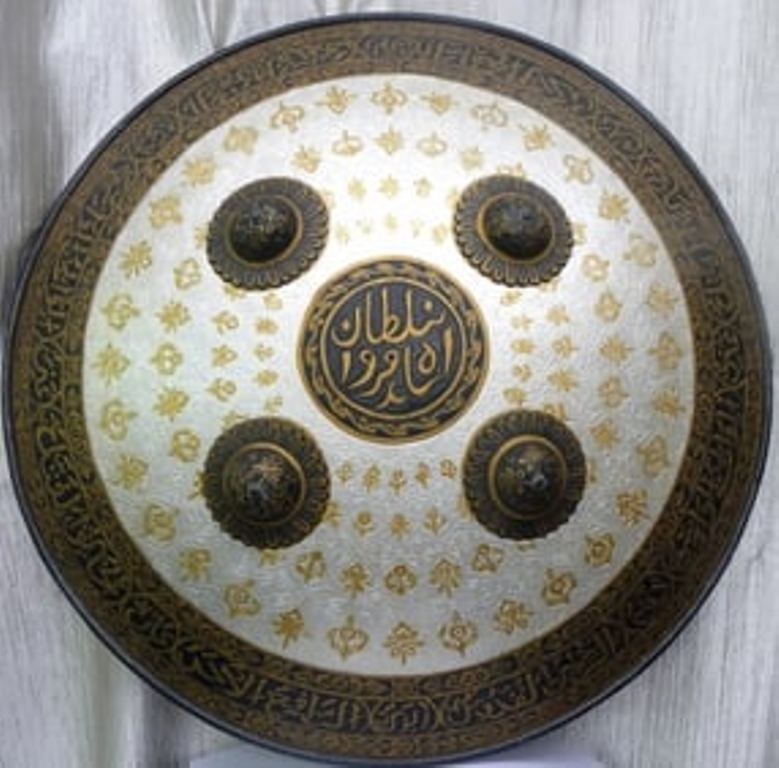 INCREDIBLE ANCIENT MUGHAL /ISLAMIC SHIELD ARABIC INSCRIPTION SKULL FLOWERAL MOTIFS (1 of 9)