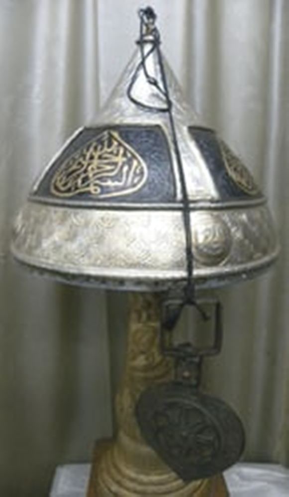 HELMET OLD INCREDIBLE ARABIC INSCRIPTION HOLY ANNULET SKULL SURFACE MEDALLIONS ENGRAVED CALIGRAPY: Helmet old Made : Hand forged steel , hand hammered and hand chiseled , skull made in one piece .Annulet : Holy annulet hanging from top in black thread to save guard from evils and enemy Skull : Bott