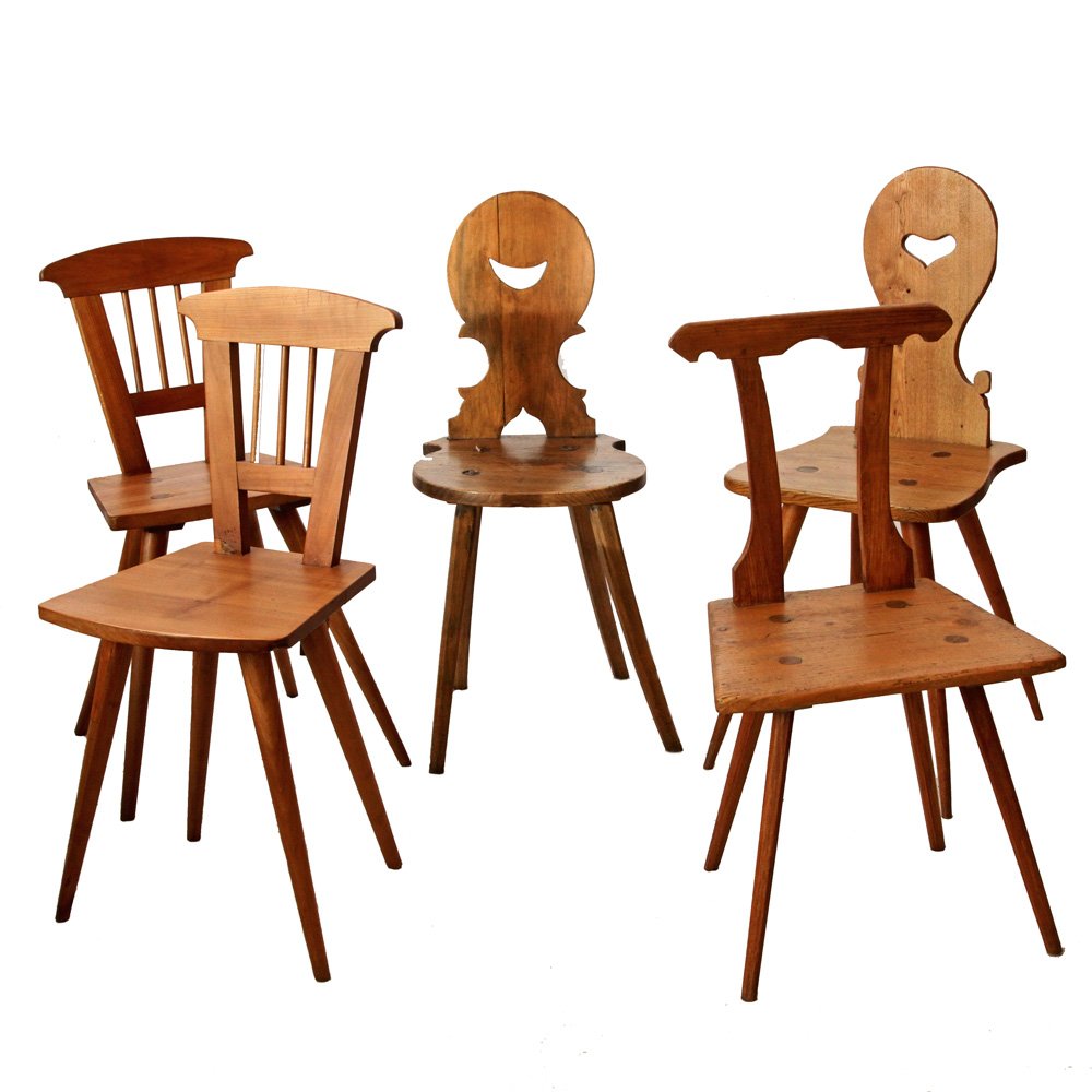 FÃœNF VERSCHIEDENE BÃ„UERLICHE BRETTSTÃœHLE (1 of 2)