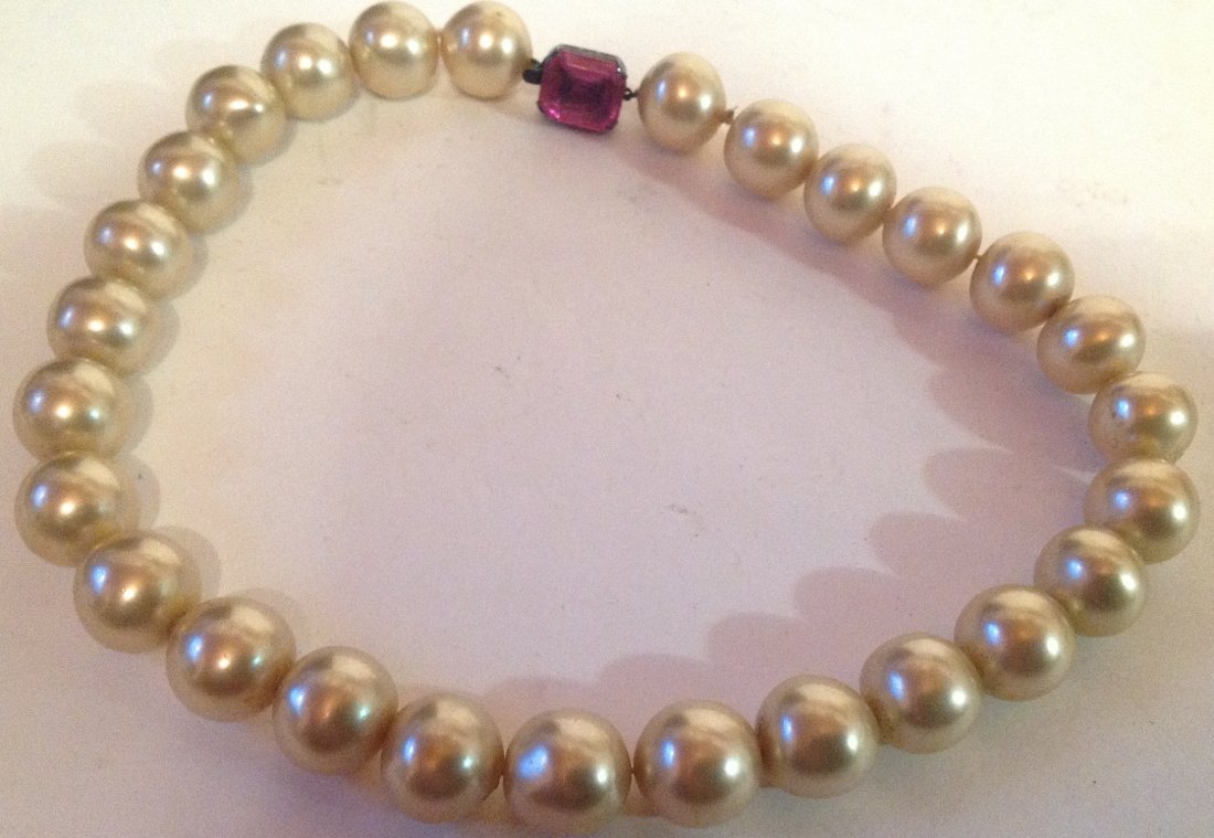 Estate vintage large pearl Sterling clasp choker (S): Estate item. Marked & tested Sterling clasp. Knotted string large heavy pearls.
