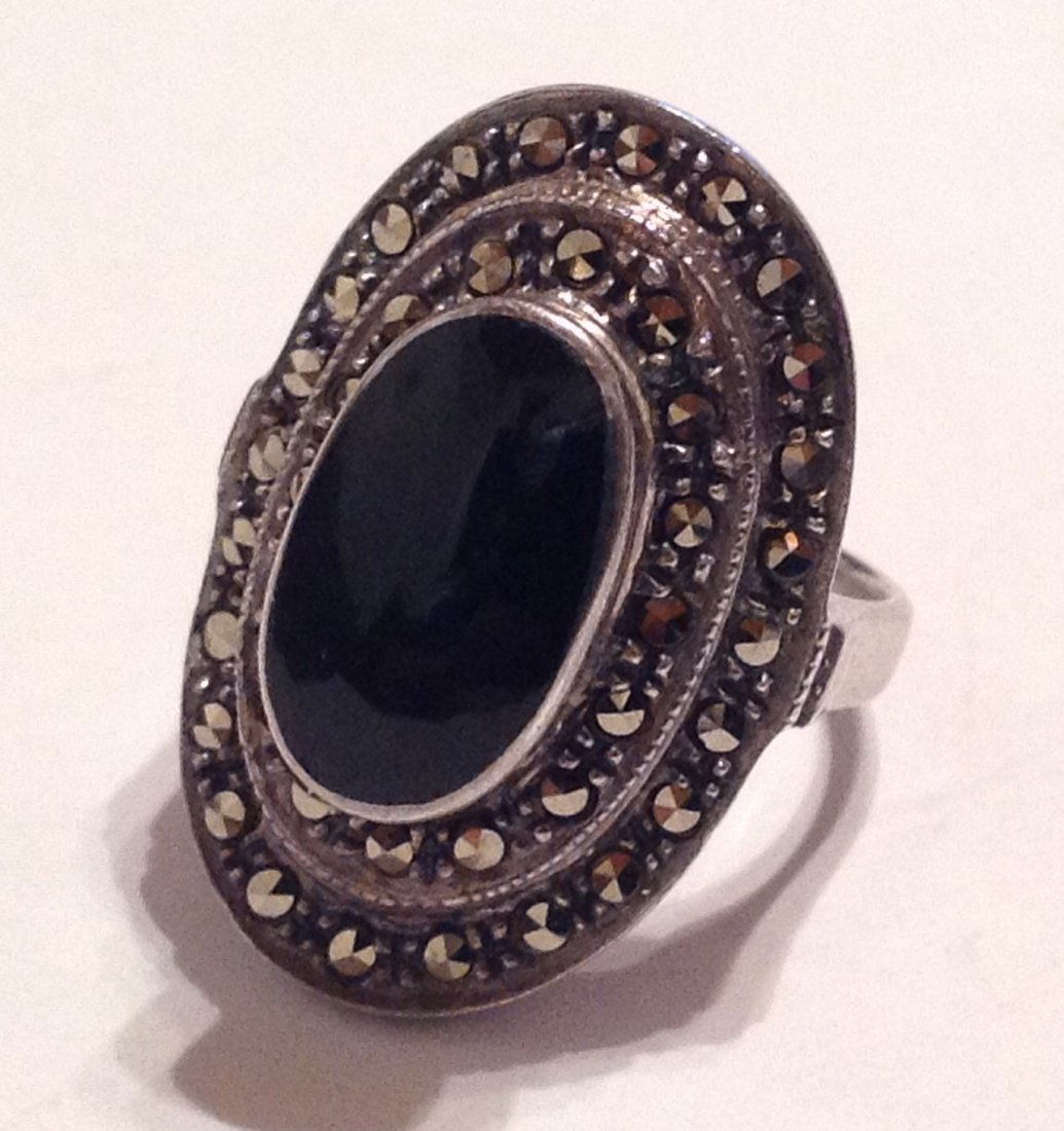 Estate vintage Sterling onyx marcasite ring (S) (1 of 3)