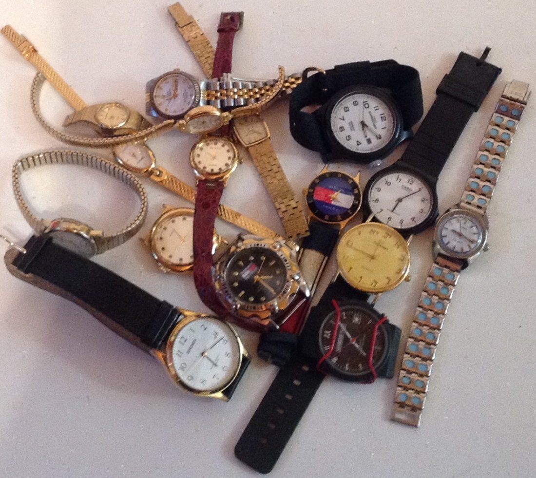Estate vintage lot of assorted wristwatches (T) (1 of 3)